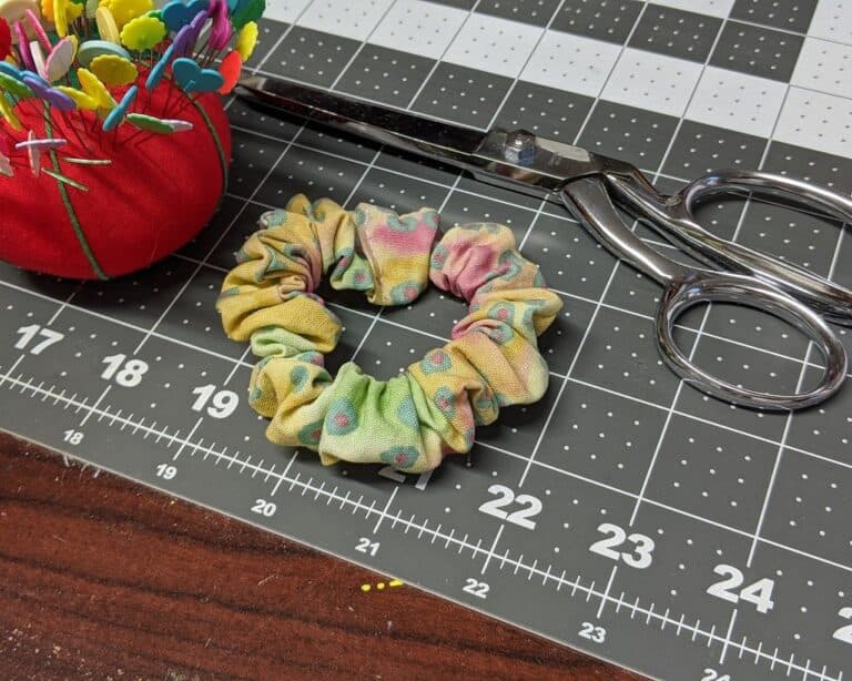 the-ultimate-guide-to-how-to-make-a-scrunchie-craftdaily